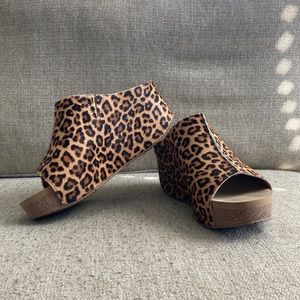 Volatile Carrier Wedge - Leopard